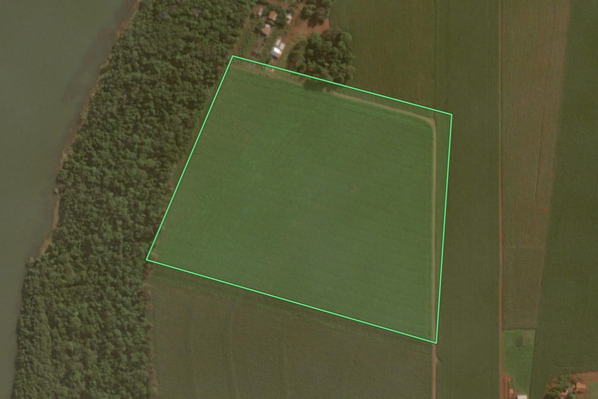 Imagem de satélite do imóvel rural em Pato Bragado (PR), com o contorno declarado no CAR desenhado por cima.