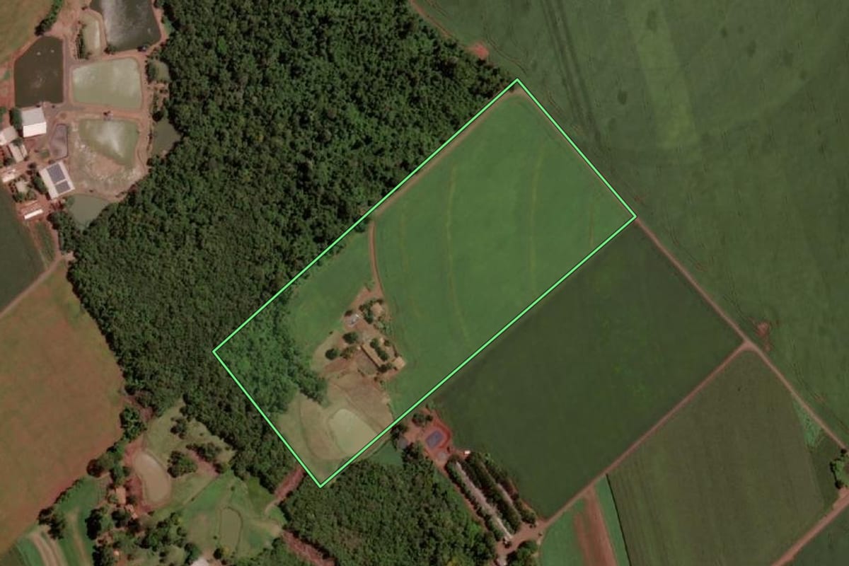 Imagem de satélite do imóvel rural em Pato Bragado (PR), com o contorno declarado no CAR desenhado por cima.