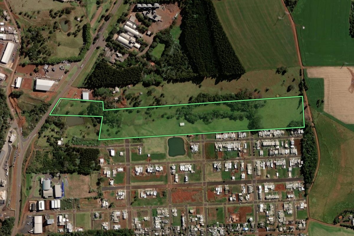 Imagem de satélite do imóvel rural em Pato Branco (PR), com o contorno declarado no CAR desenhado por cima.