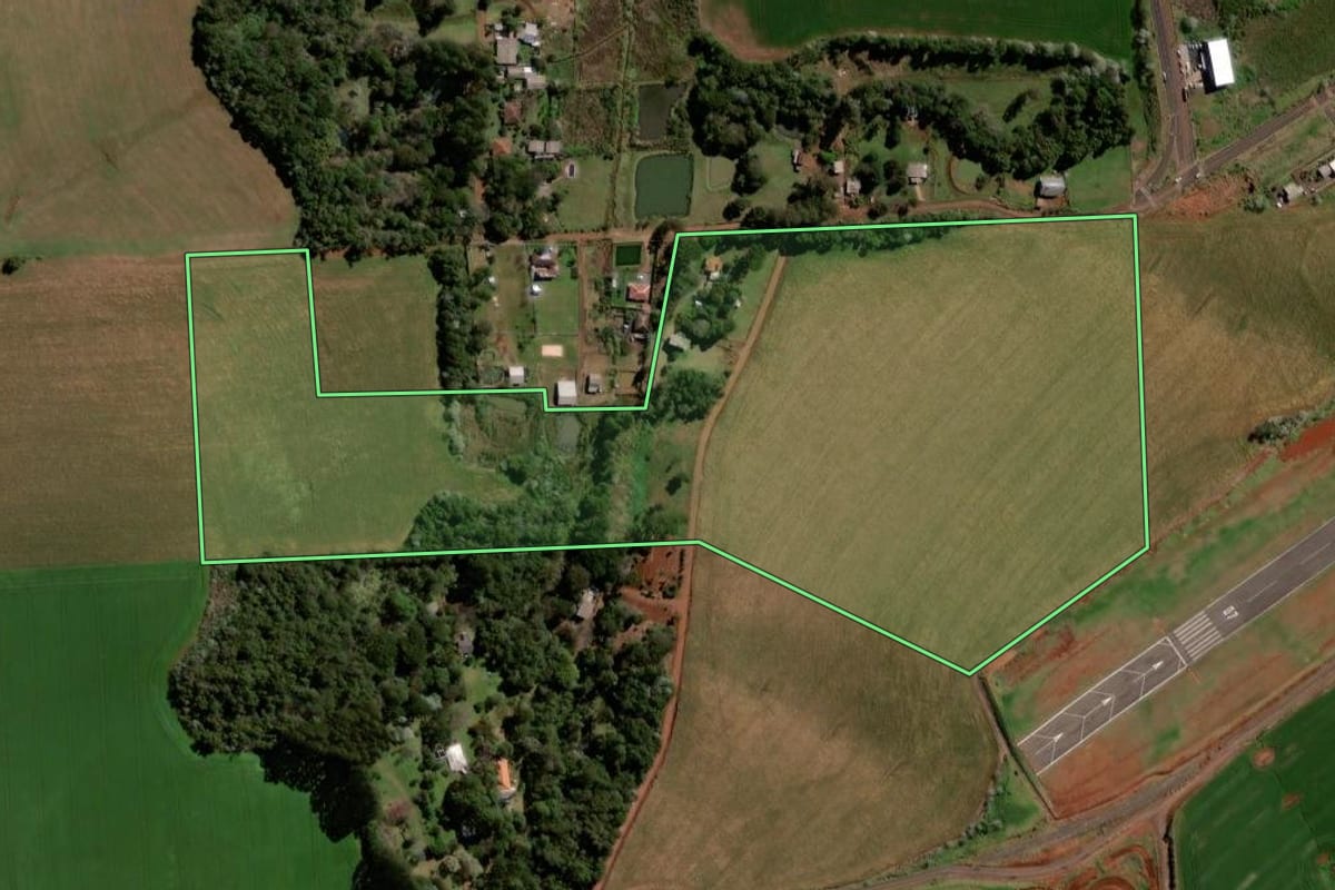 Imagem de satélite do imóvel rural em Pato Branco (PR), com o contorno declarado no CAR desenhado por cima.