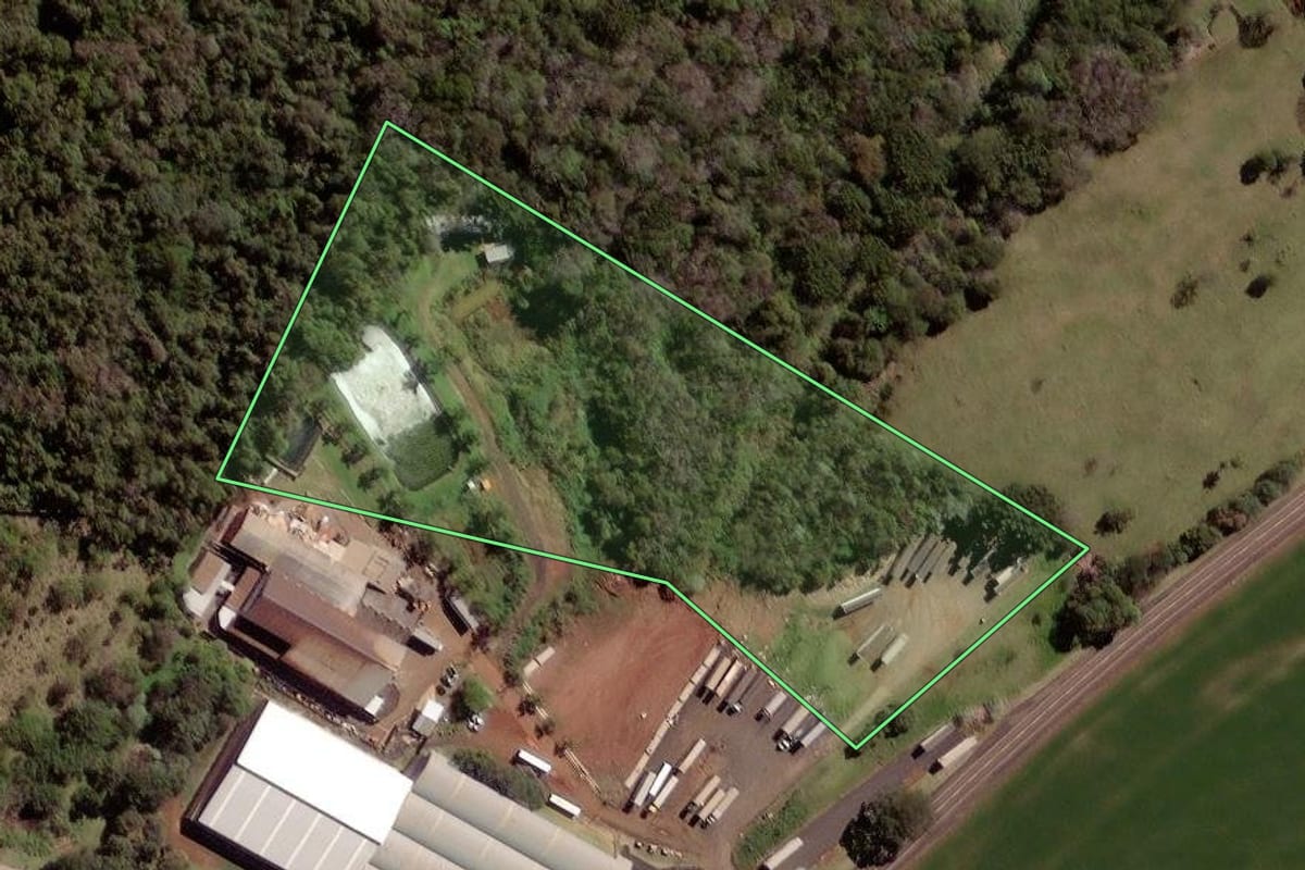 Imagem de satélite do imóvel rural em Pato Branco (PR), com o contorno declarado no CAR desenhado por cima.