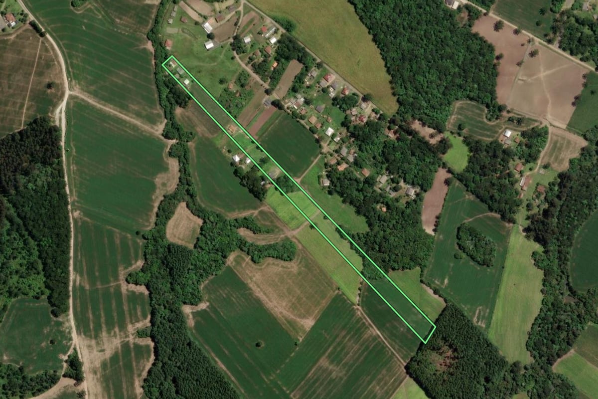 Imagem de satélite do imóvel rural em Paulo Frontin (PR), com o contorno declarado no CAR desenhado por cima.