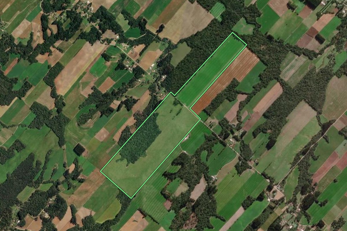 Imagem de satélite do imóvel rural em Paulo Frontin (PR), com o contorno declarado no CAR desenhado por cima.