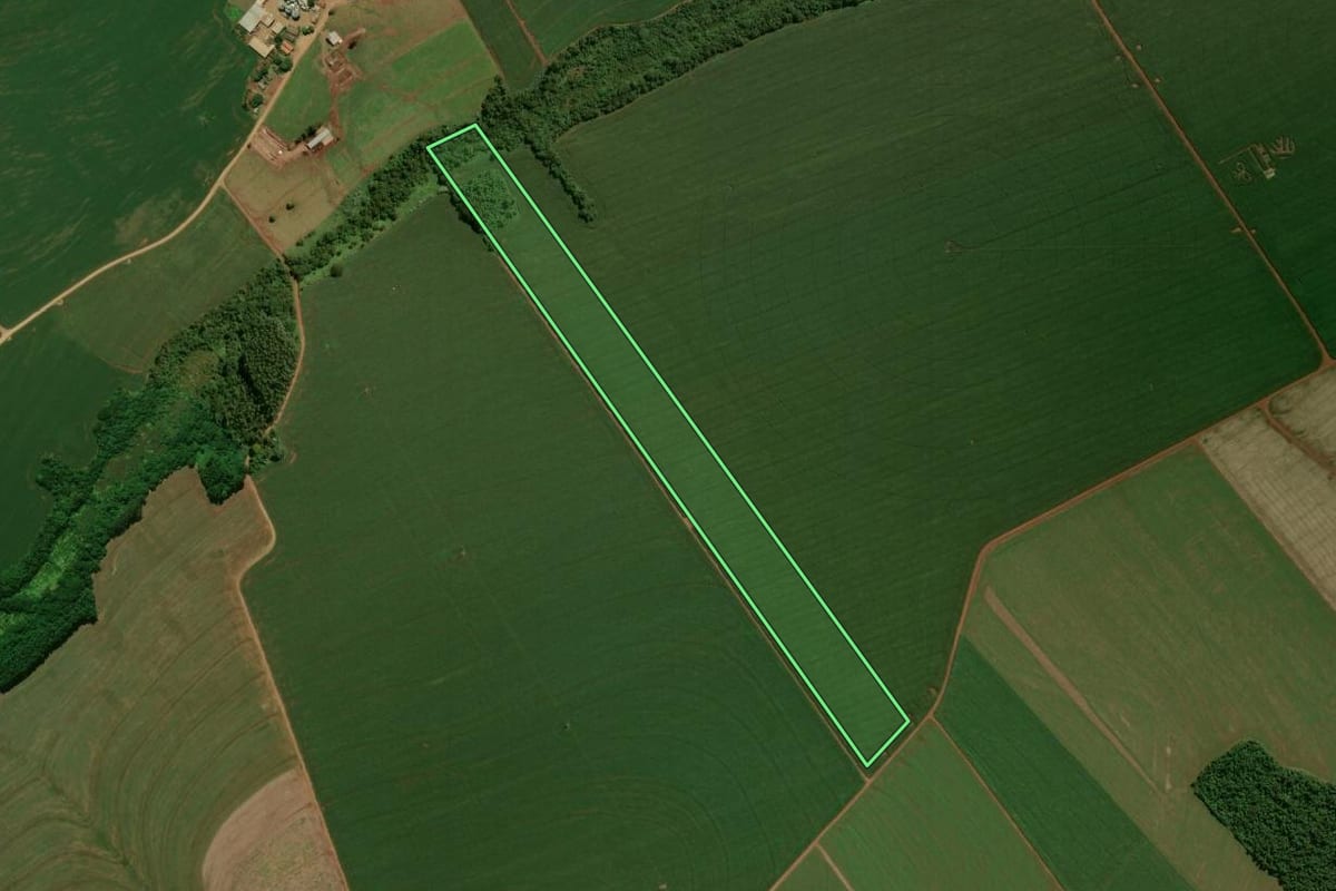 Imagem de satélite do imóvel rural em Peabiru (PR), com o contorno declarado no CAR desenhado por cima.