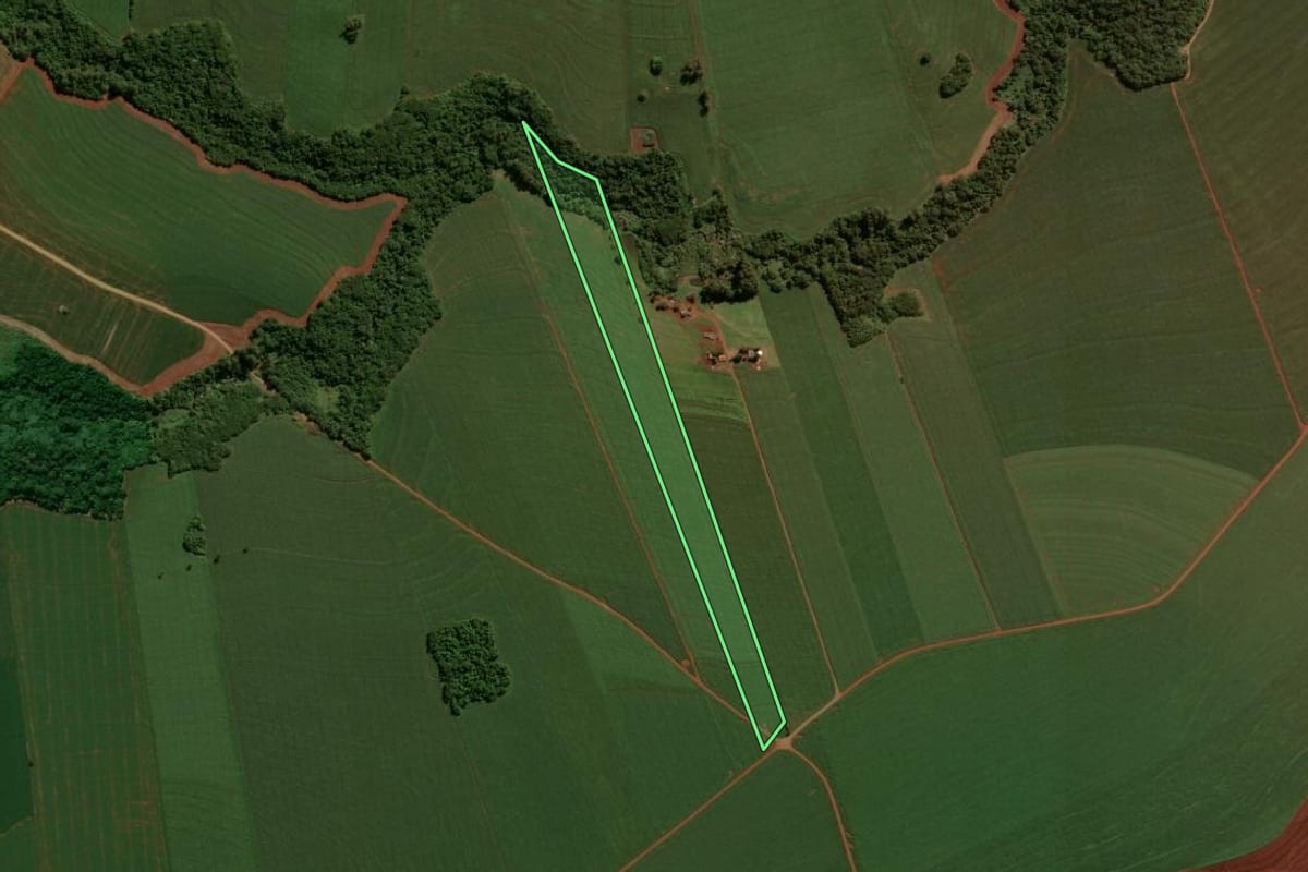 Imagem de satélite do imóvel rural em Peabiru (PR), com o contorno declarado no CAR desenhado por cima.