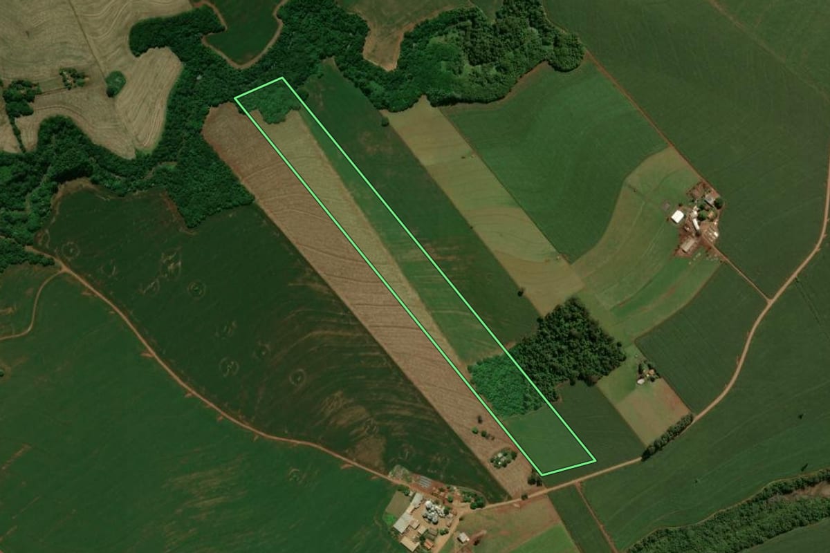 Imagem de satélite do imóvel rural em Peabiru (PR), com o contorno declarado no CAR desenhado por cima.