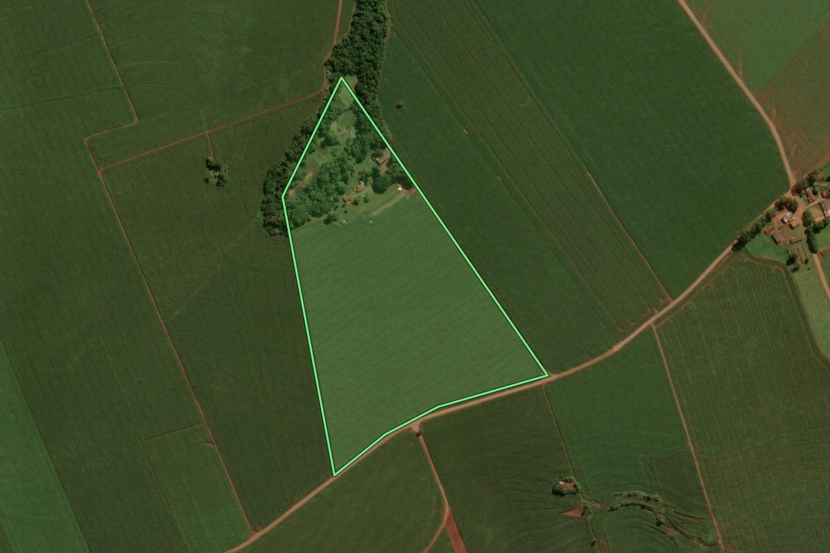 Imagem de satélite do imóvel rural em Peabiru (PR), com o contorno declarado no CAR desenhado por cima.