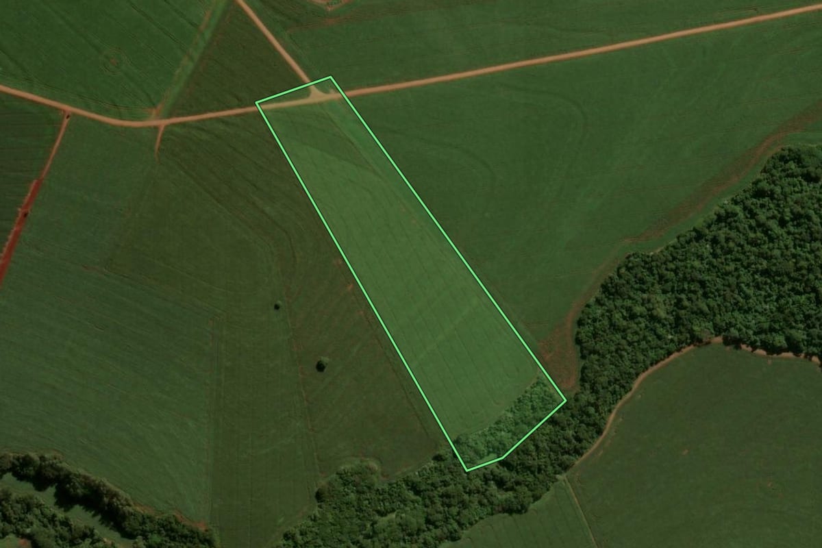 Imagem de satélite do imóvel rural em Peabiru (PR), com o contorno declarado no CAR desenhado por cima.
