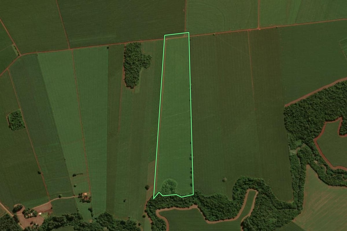 Imagem de satélite do imóvel rural em Peabiru (PR), com o contorno declarado no CAR desenhado por cima.