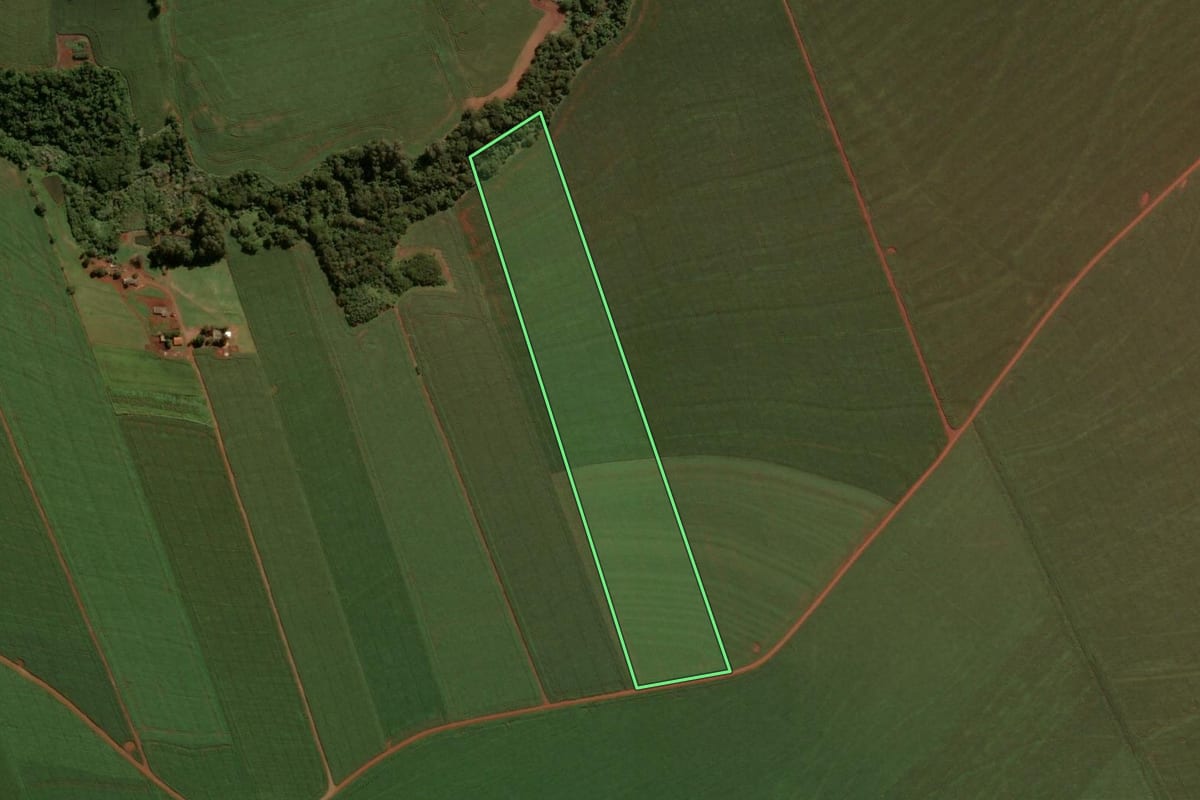 Imagem de satélite do imóvel rural em Peabiru (PR), com o contorno declarado no CAR desenhado por cima.
