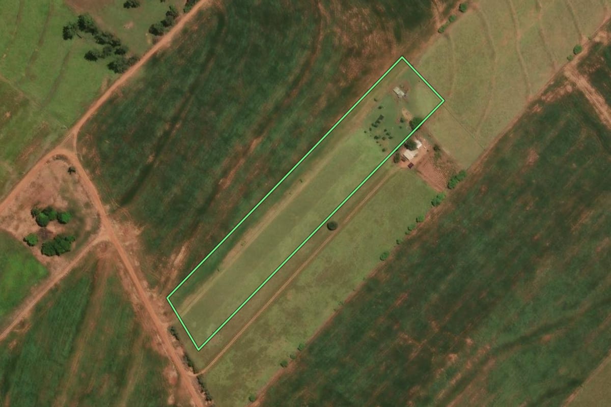 Imagem de satélite do imóvel rural em Perobal (PR), com o contorno declarado no CAR desenhado por cima.