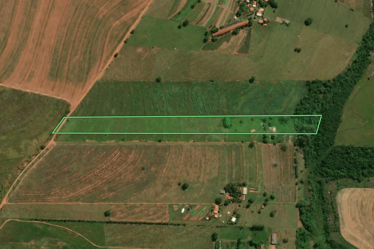 Imagem de satélite do imóvel rural em Perobal (PR), com o contorno declarado no CAR desenhado por cima.