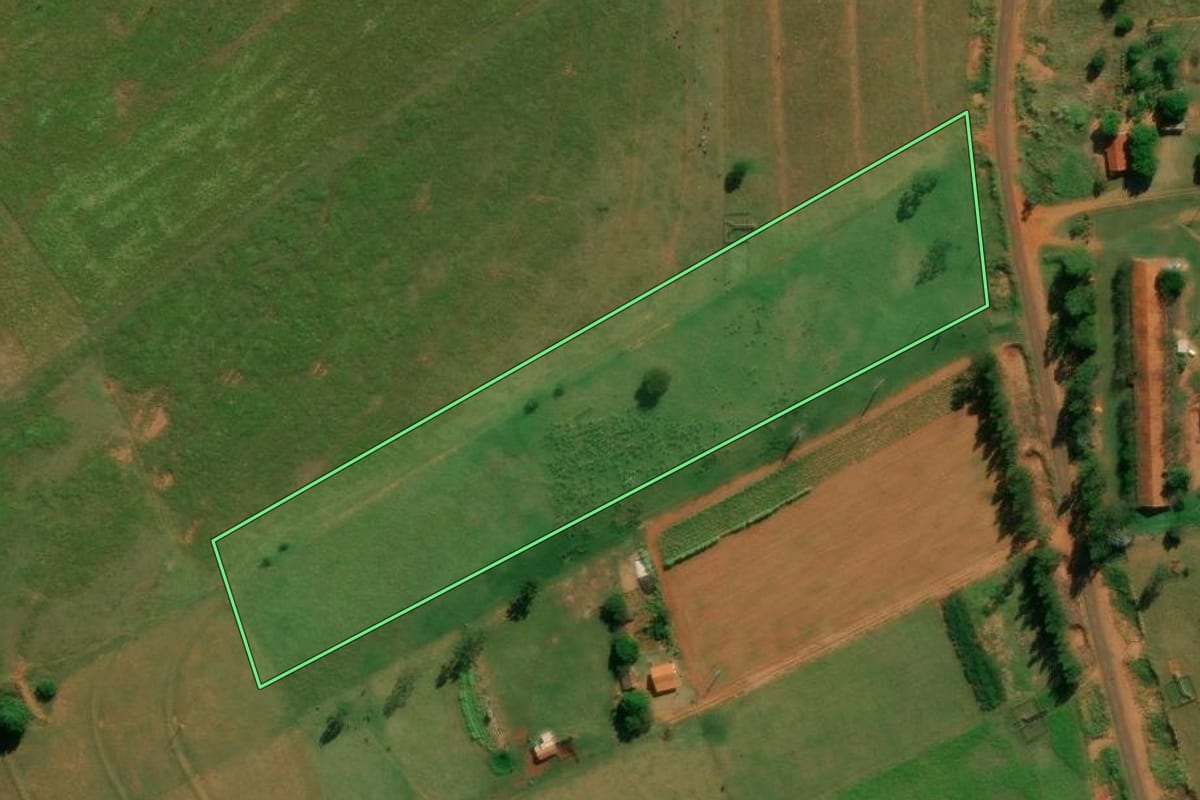 Imagem de satélite do imóvel rural em Pérola (PR), com o contorno declarado no CAR desenhado por cima.
