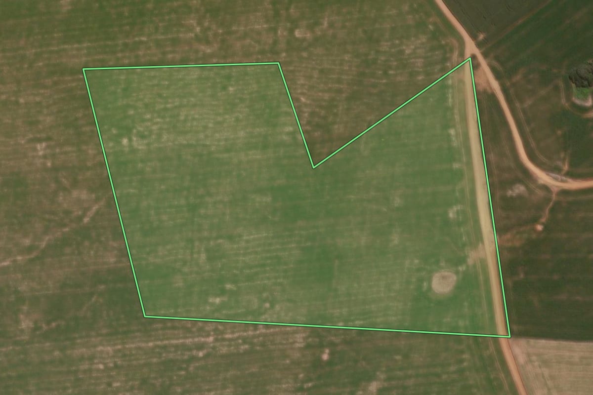 Imagem de satélite do imóvel rural em Pinhão (PR), com o contorno declarado no CAR desenhado por cima.