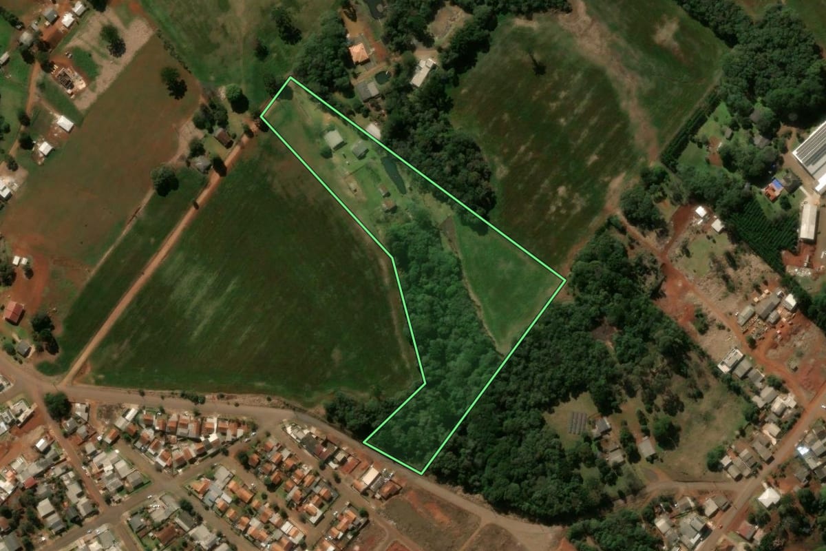 Imagem de satélite do imóvel rural em Pitanga (PR), com o contorno declarado no CAR desenhado por cima.