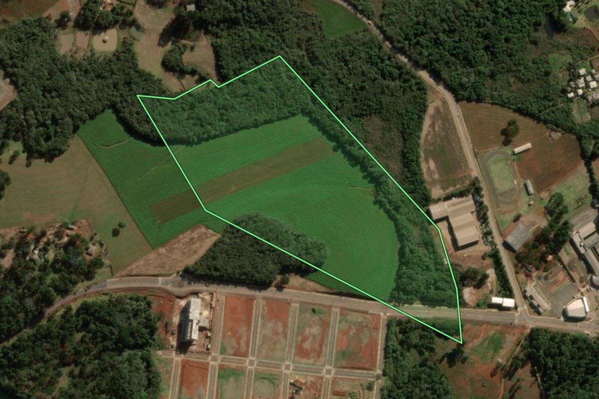 Imagem de satélite do imóvel rural em Pitanga (PR), com o contorno declarado no CAR desenhado por cima.