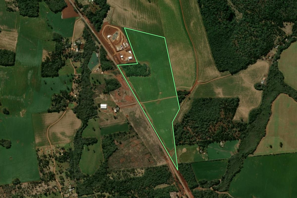 Imagem de satélite do imóvel rural em Pitanga (PR), com o contorno declarado no CAR desenhado por cima.