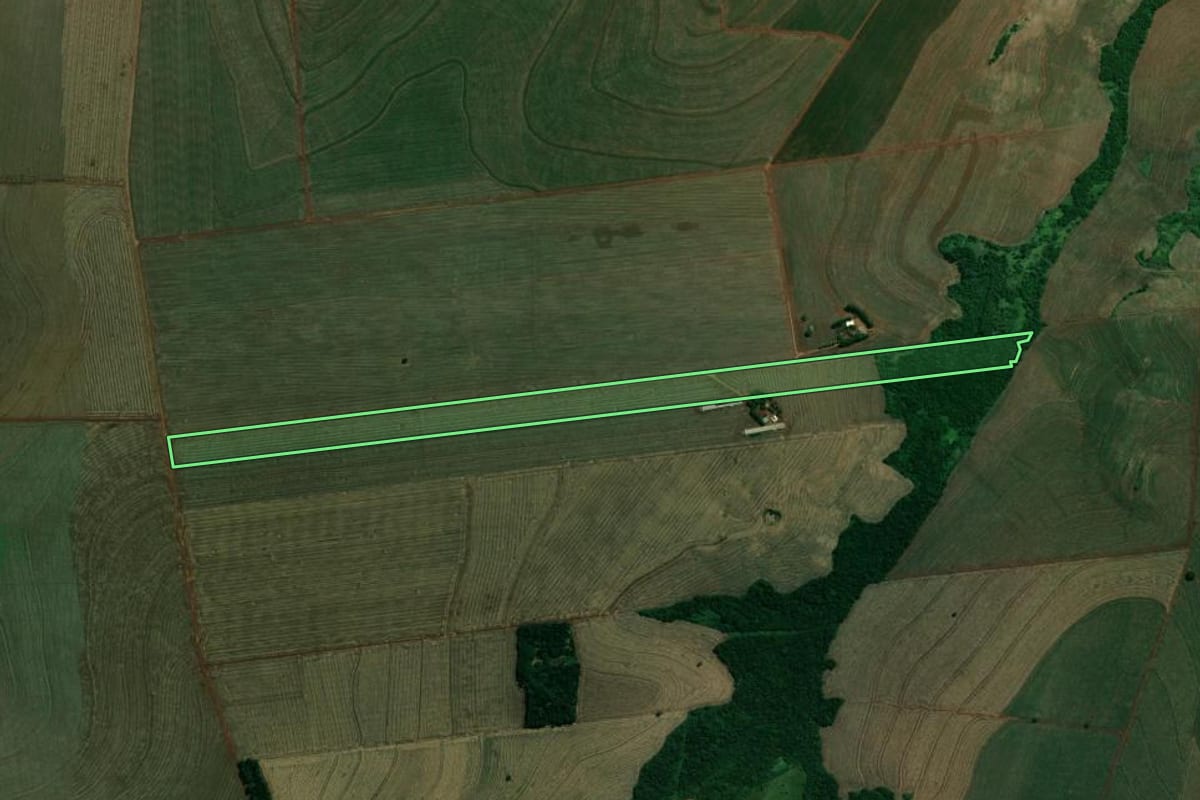Imagem de satélite do imóvel rural em Pitangueiras (PR), com o contorno declarado no CAR desenhado por cima.