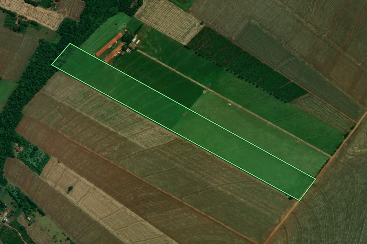 Imagem de satélite do imóvel rural em Pitangueiras (PR), com o contorno declarado no CAR desenhado por cima.