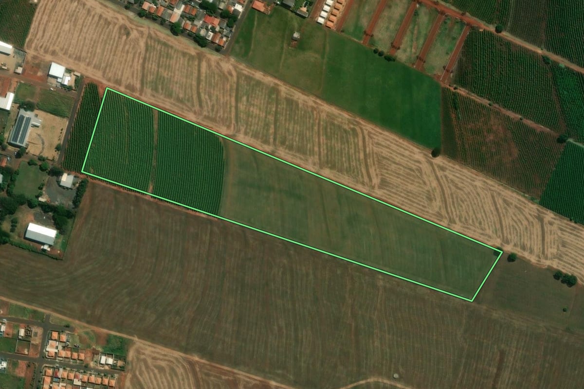 Imagem de satélite do imóvel rural em Pitangueiras (PR), com o contorno declarado no CAR desenhado por cima.