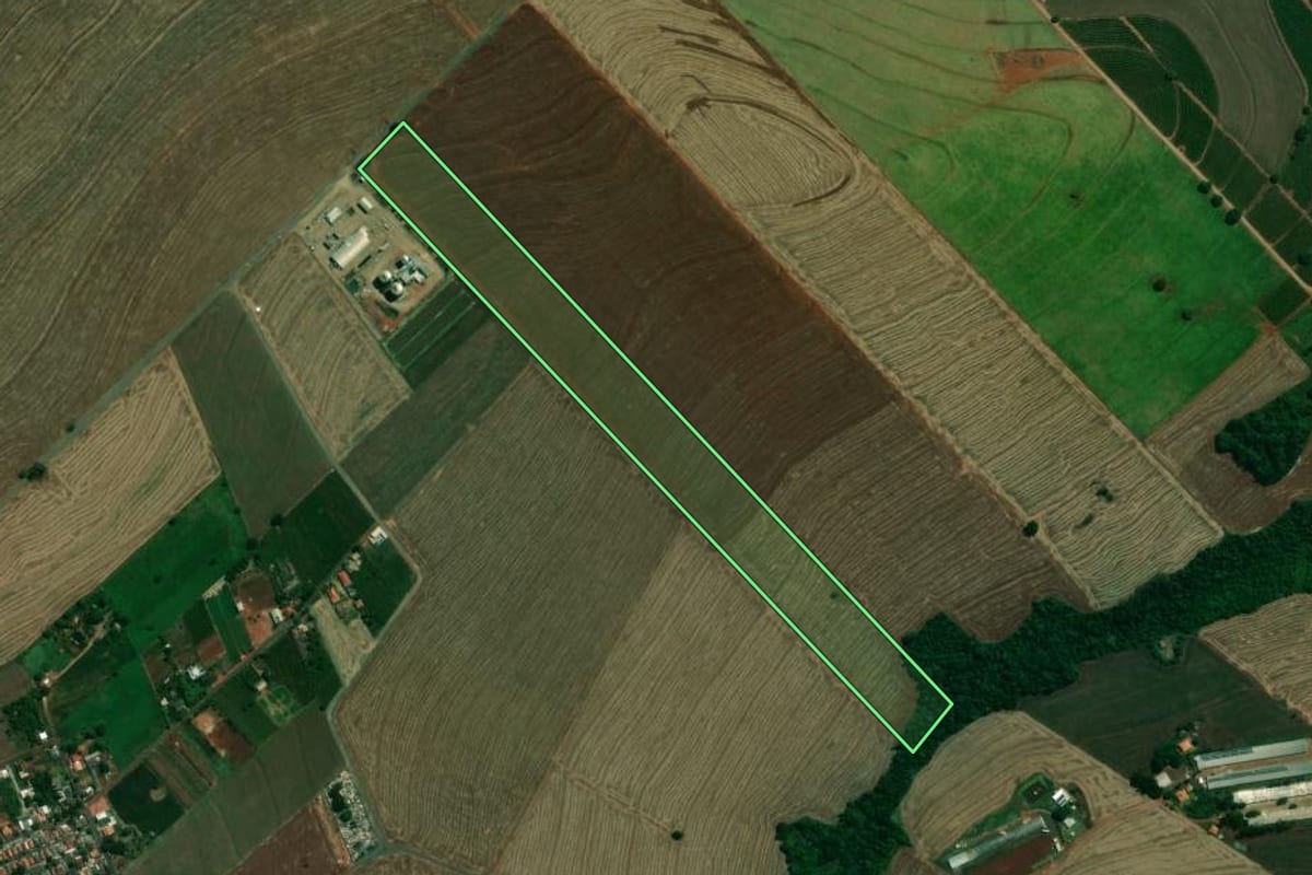 Imagem de satélite do imóvel rural em Pitangueiras (PR), com o contorno declarado no CAR desenhado por cima.