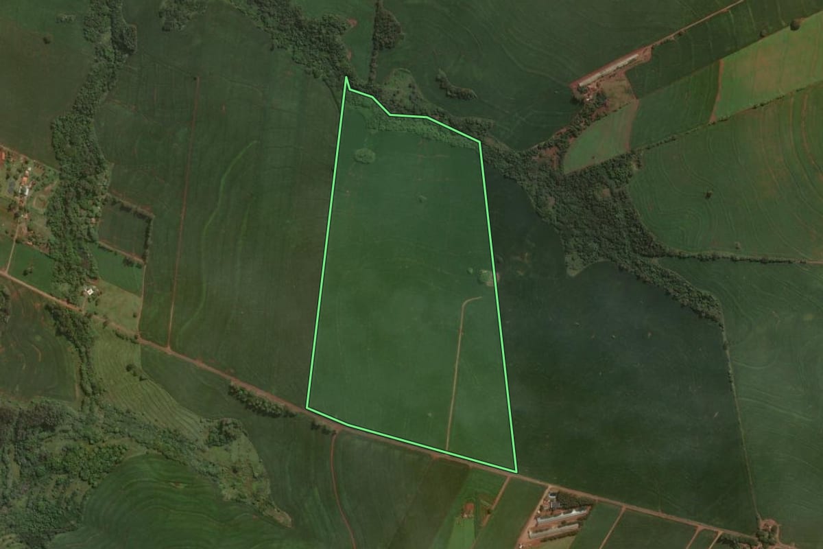Imagem de satélite do imóvel rural em Pitangueiras (PR), com o contorno declarado no CAR desenhado por cima.
