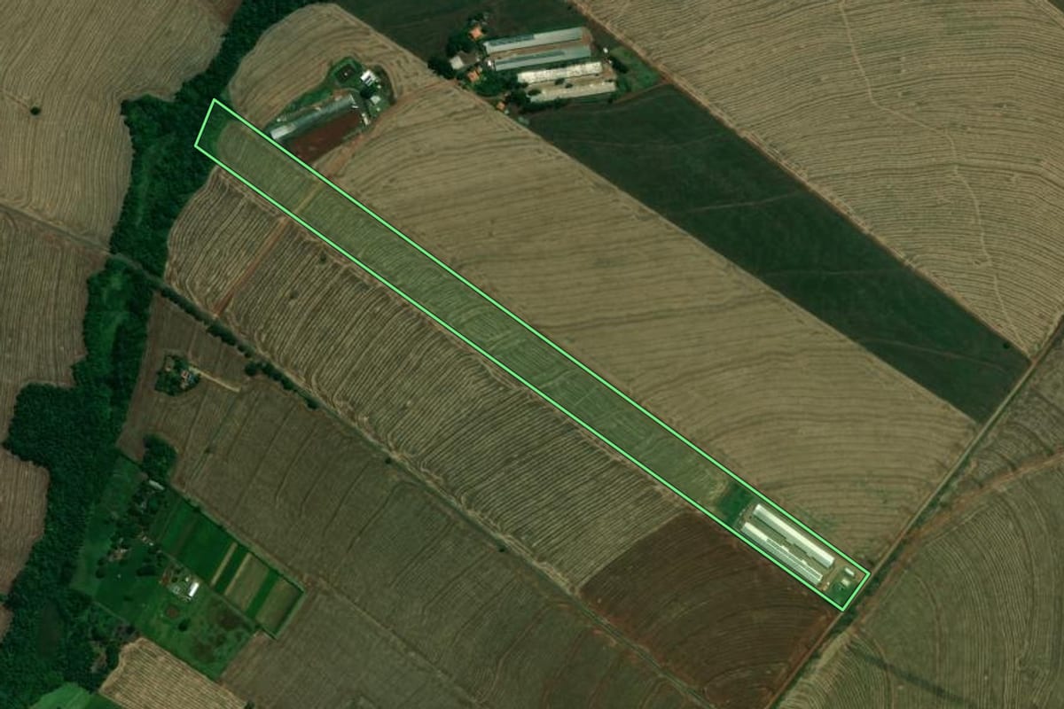 Imagem de satélite do imóvel rural em Pitangueiras (PR), com o contorno declarado no CAR desenhado por cima.