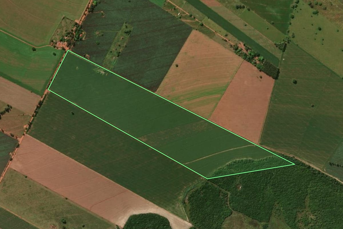 Imagem de satélite do imóvel rural em Planaltina do Paraná (PR), com o contorno declarado no CAR desenhado por cima.