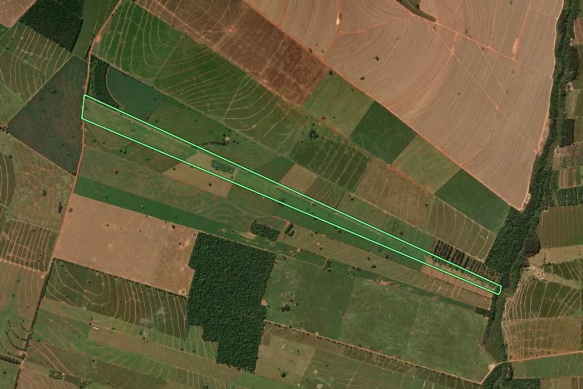Imagem de satélite do imóvel rural em Planaltina do Paraná (PR), com o contorno declarado no CAR desenhado por cima.