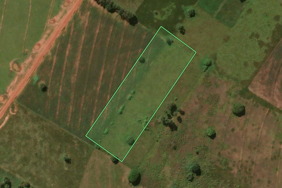 Imagem de satélite do imóvel rural em Planaltina do Paraná (PR), com o contorno declarado no CAR desenhado por cima.