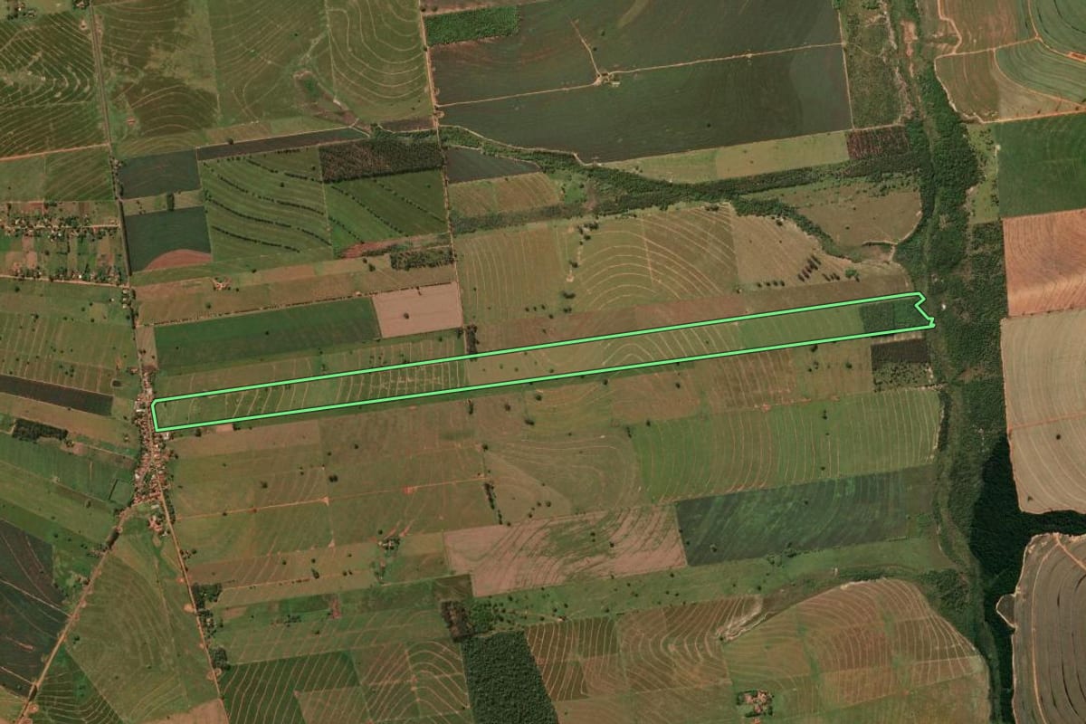 Imagem de satélite do imóvel rural em Planaltina do Paraná (PR), com o contorno declarado no CAR desenhado por cima.
