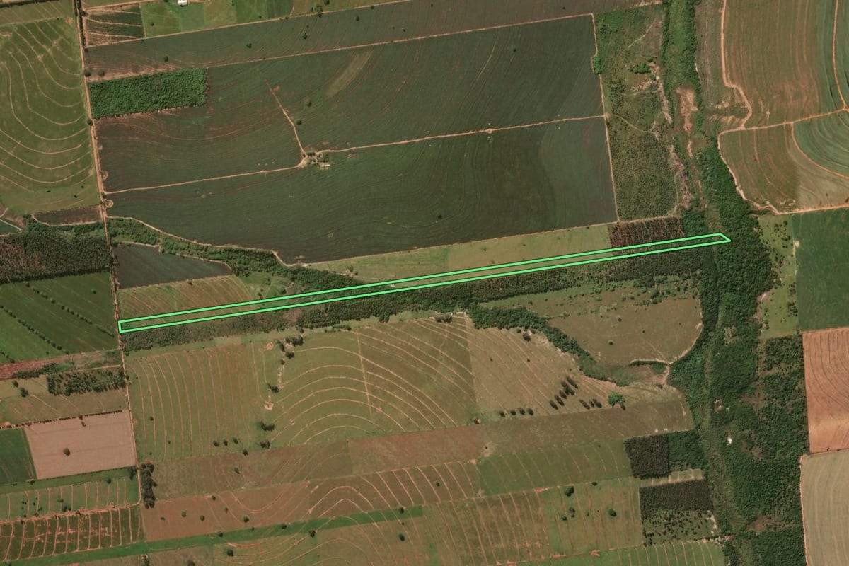 Imagem de satélite do imóvel rural em Planaltina do Paraná (PR), com o contorno declarado no CAR desenhado por cima.