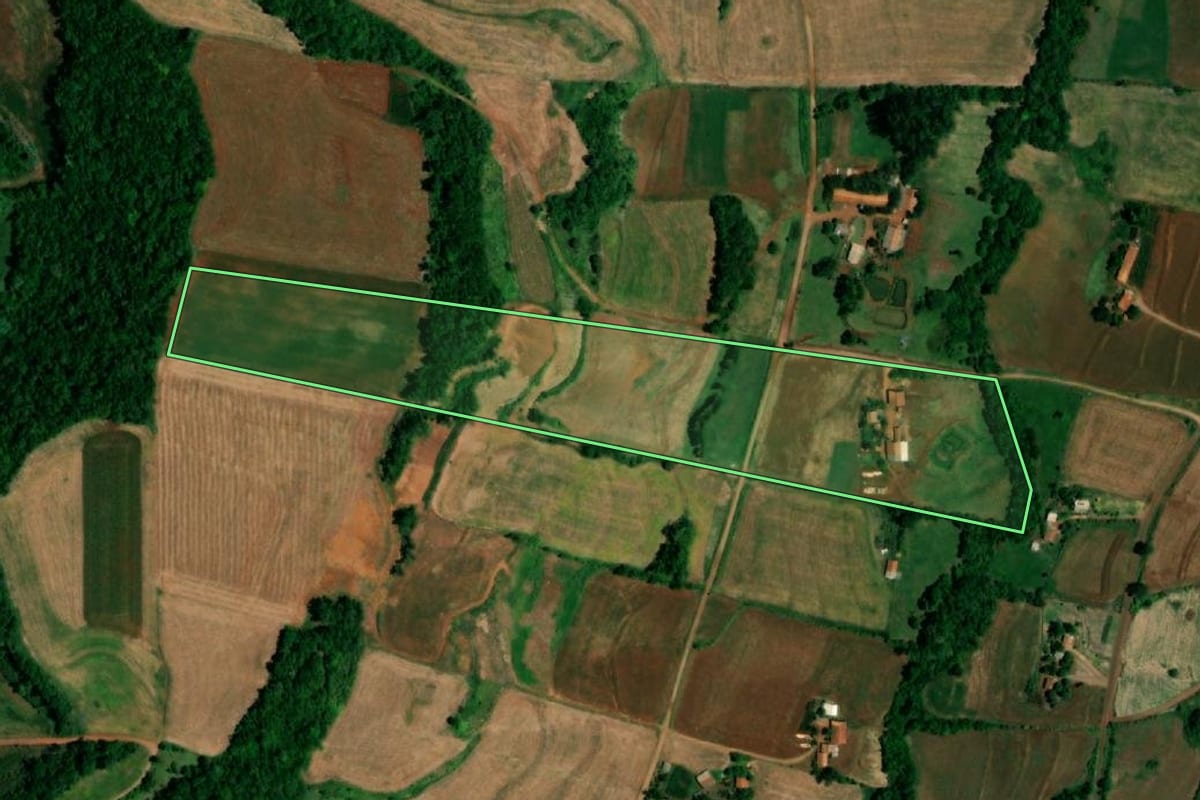 Imagem de satélite do imóvel rural em Planalto (PR), com o contorno declarado no CAR desenhado por cima.