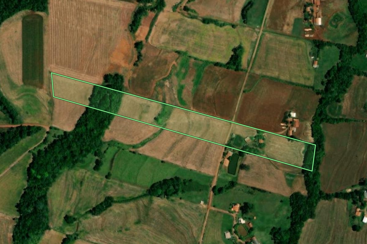 Imagem de satélite do imóvel rural em Planalto (PR), com o contorno declarado no CAR desenhado por cima.