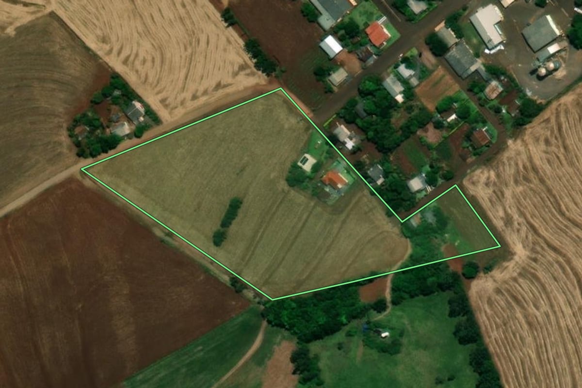 Imagem de satélite do imóvel rural em Planalto (PR), com o contorno declarado no CAR desenhado por cima.