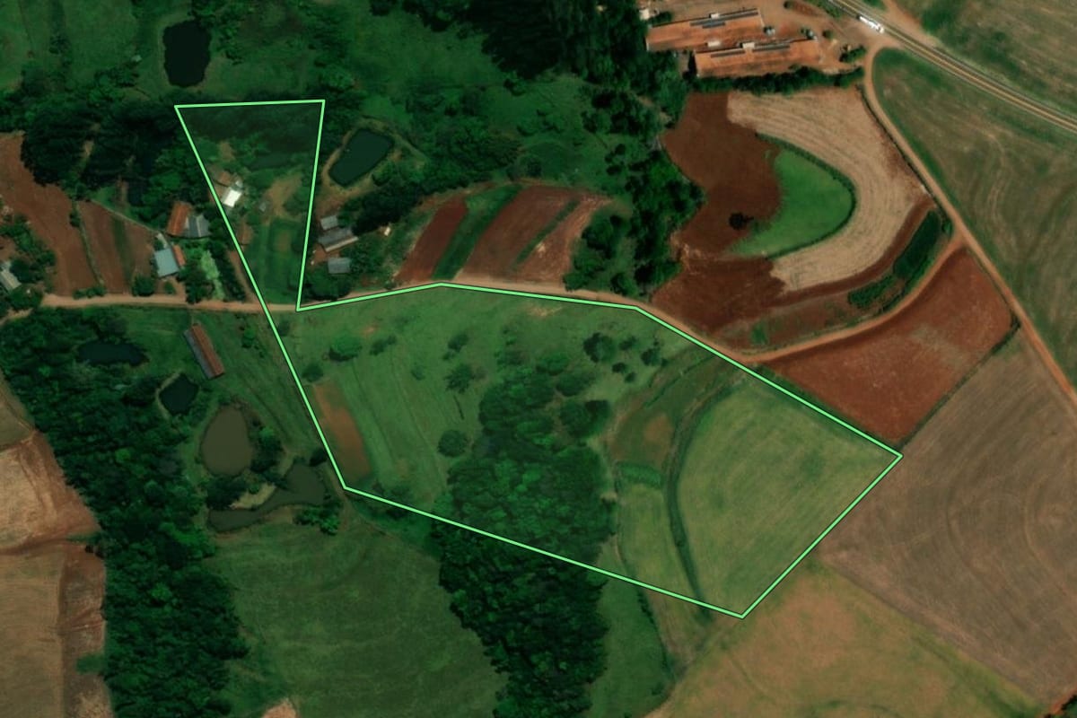 Imagem de satélite do imóvel rural em Planalto (PR), com o contorno declarado no CAR desenhado por cima.