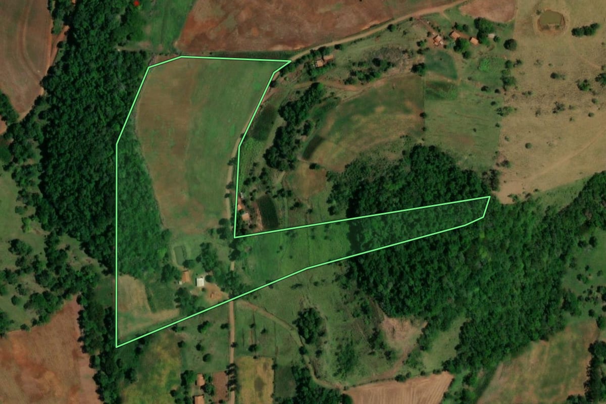 Imagem de satélite do imóvel rural em Planalto (PR), com o contorno declarado no CAR desenhado por cima.
