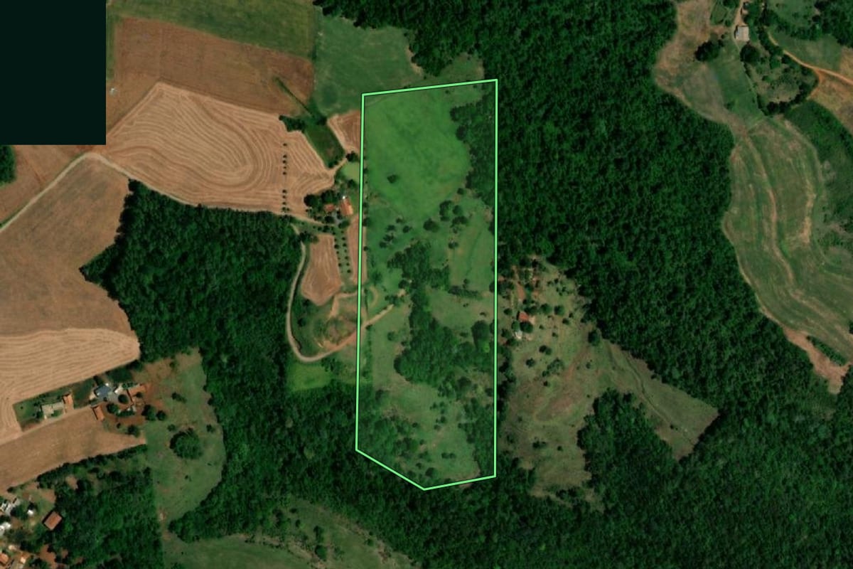 Imagem de satélite do imóvel rural em Planalto (PR), com o contorno declarado no CAR desenhado por cima.
