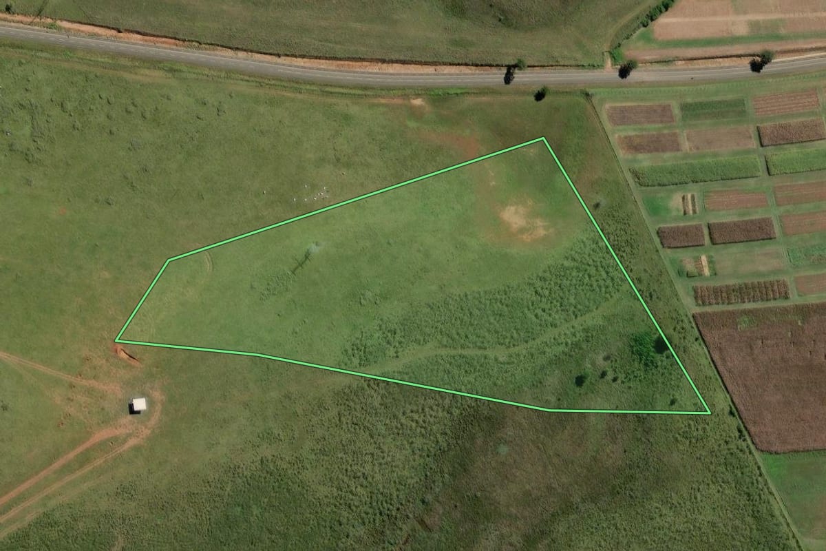 Imagem de satélite do imóvel rural em Ponta Grossa (PR), com o contorno declarado no CAR desenhado por cima.