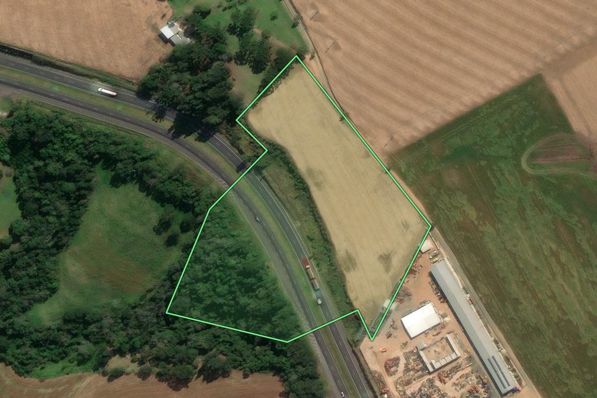 Imagem de satélite do imóvel rural em Ponta Grossa (PR), com o contorno declarado no CAR desenhado por cima.