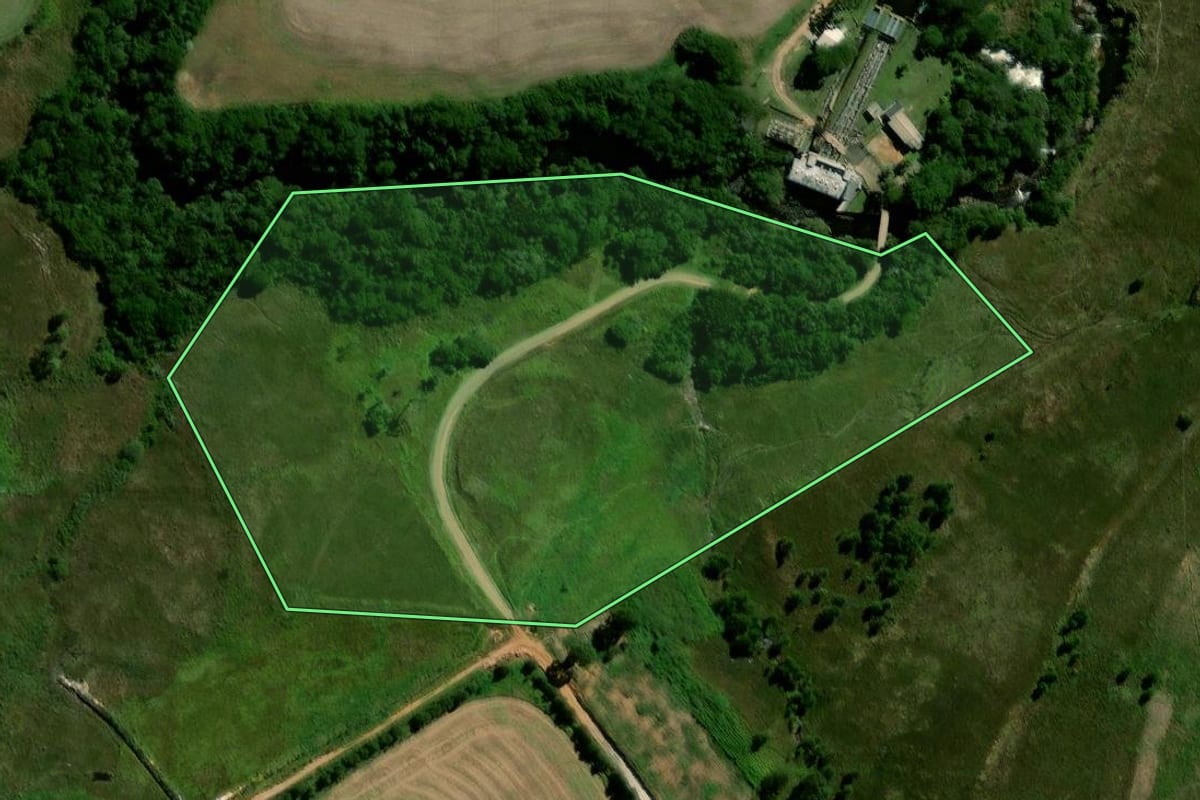 Imagem de satélite do imóvel rural em Ponta Grossa (PR), com o contorno declarado no CAR desenhado por cima.