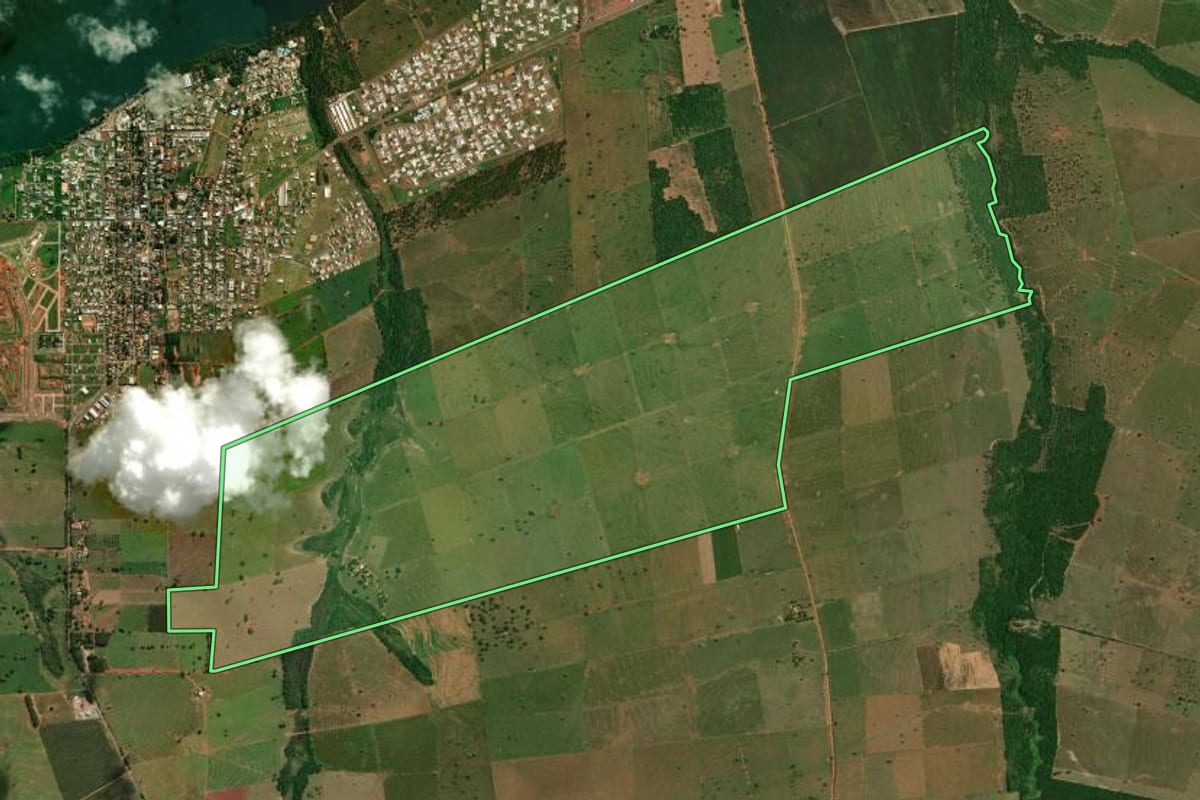 Imagem de satélite do imóvel rural em Porto Rico (PR), com o contorno declarado no CAR desenhado por cima.