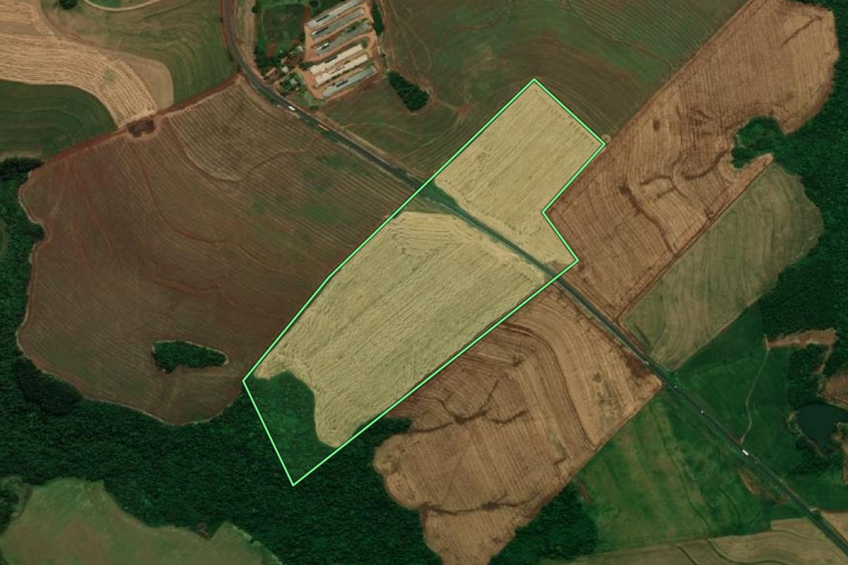 Imagem de satélite do imóvel rural em Pranchita (PR), com o contorno declarado no CAR desenhado por cima.