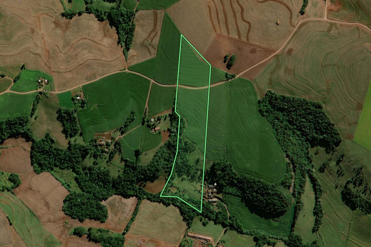 Imagem de satélite do imóvel rural em Pranchita (PR), com o contorno declarado no CAR desenhado por cima.