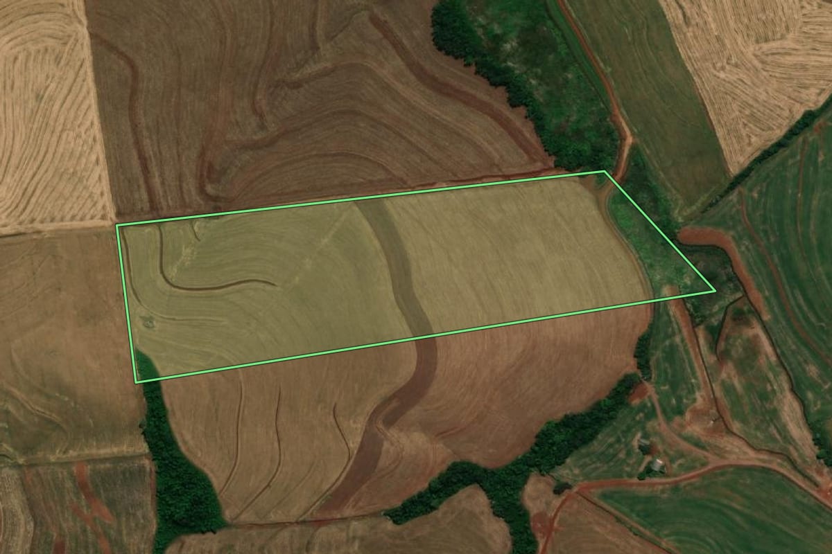 Imagem de satélite do imóvel rural em Pranchita (PR), com o contorno declarado no CAR desenhado por cima.