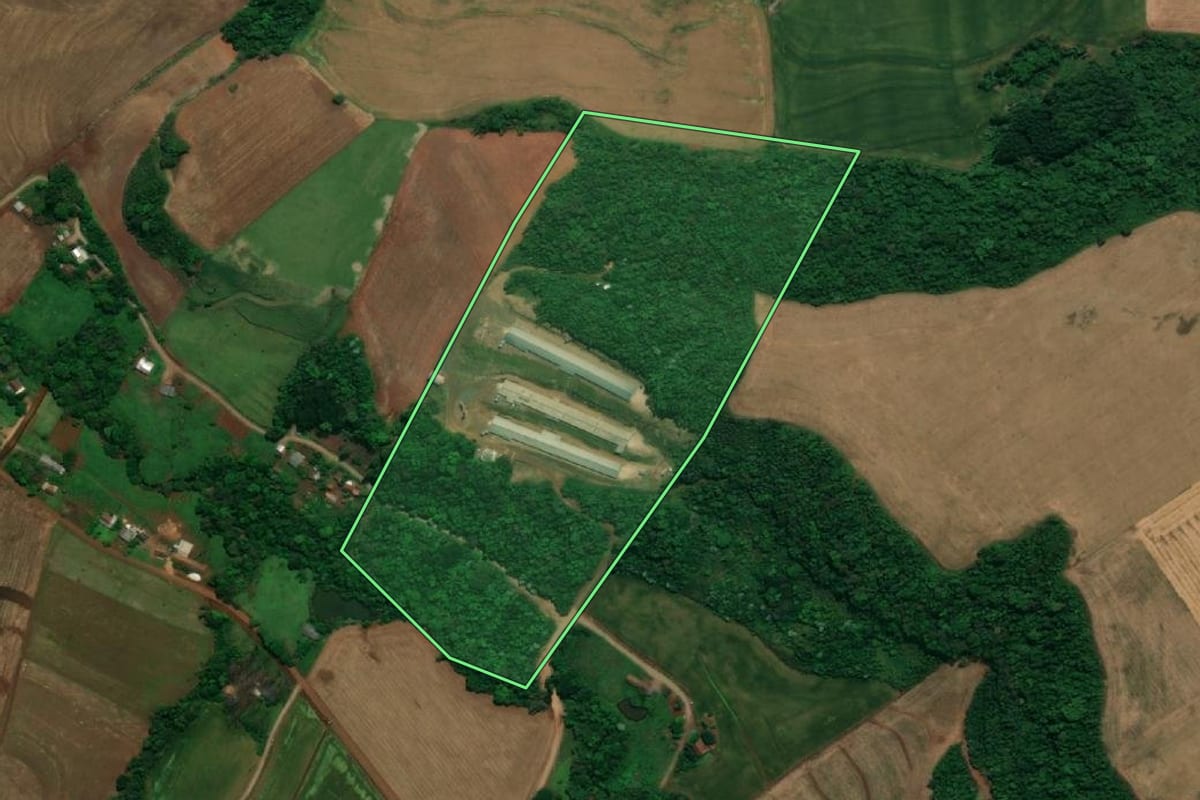 Imagem de satélite do imóvel rural em Pranchita (PR), com o contorno declarado no CAR desenhado por cima.