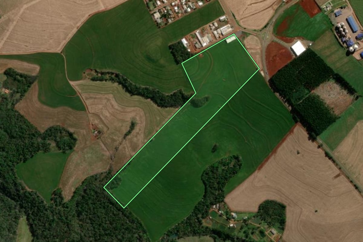 Imagem de satélite do imóvel rural em Pranchita (PR), com o contorno declarado no CAR desenhado por cima.
