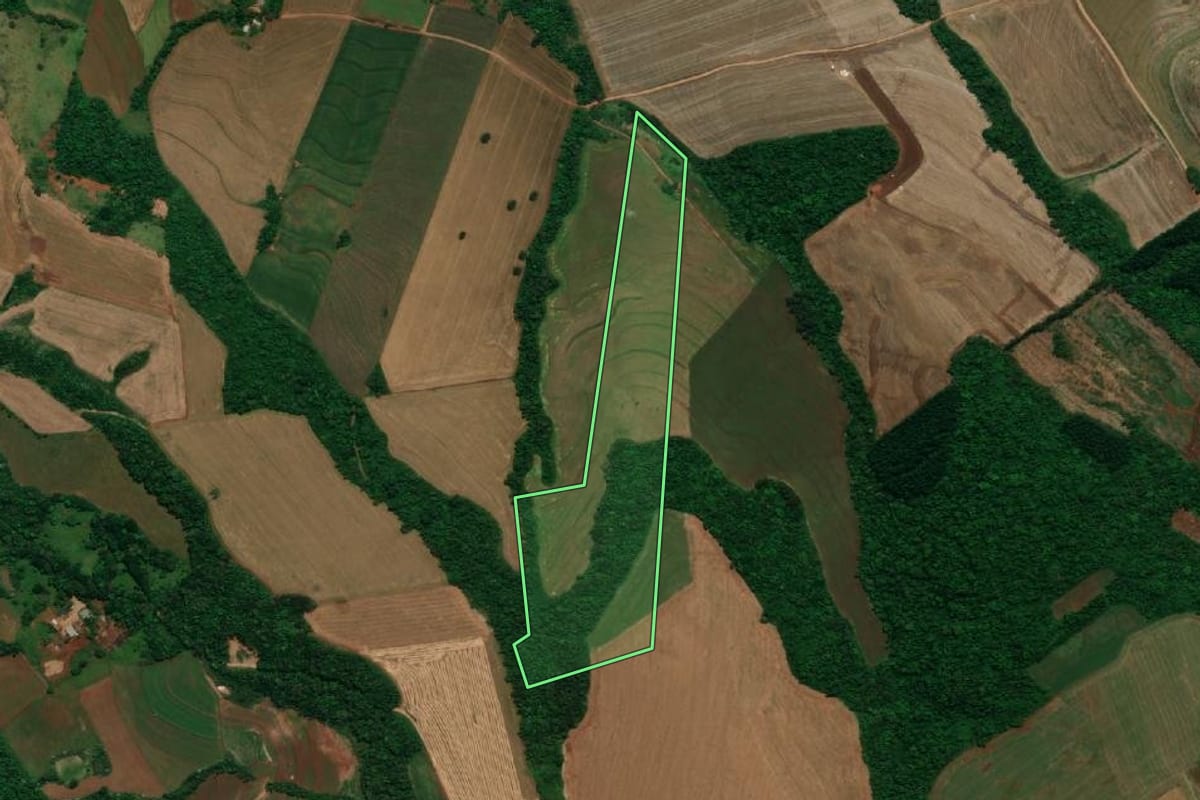 Imagem de satélite do imóvel rural em Pranchita (PR), com o contorno declarado no CAR desenhado por cima.