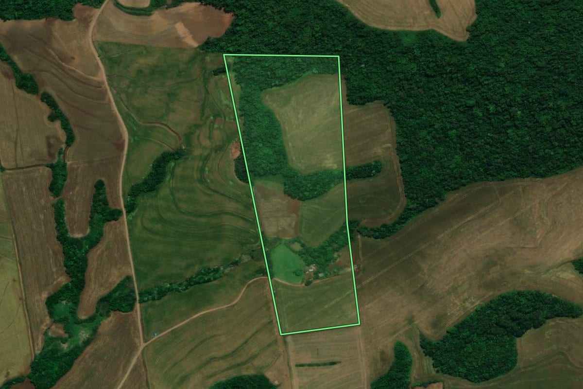 Imagem de satélite do imóvel rural em Pranchita (PR), com o contorno declarado no CAR desenhado por cima.