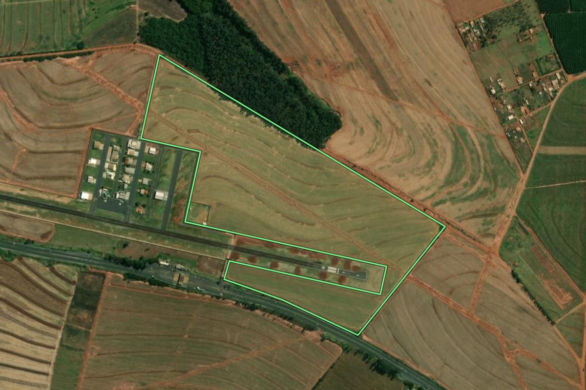 Imagem de satélite do imóvel rural em Presidente Castelo Branco (PR), com o contorno declarado no CAR desenhado por cima.
